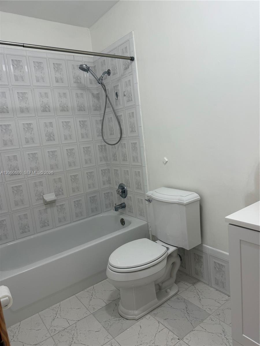 WINSTON PARK UNIT 7 - Residential Lease