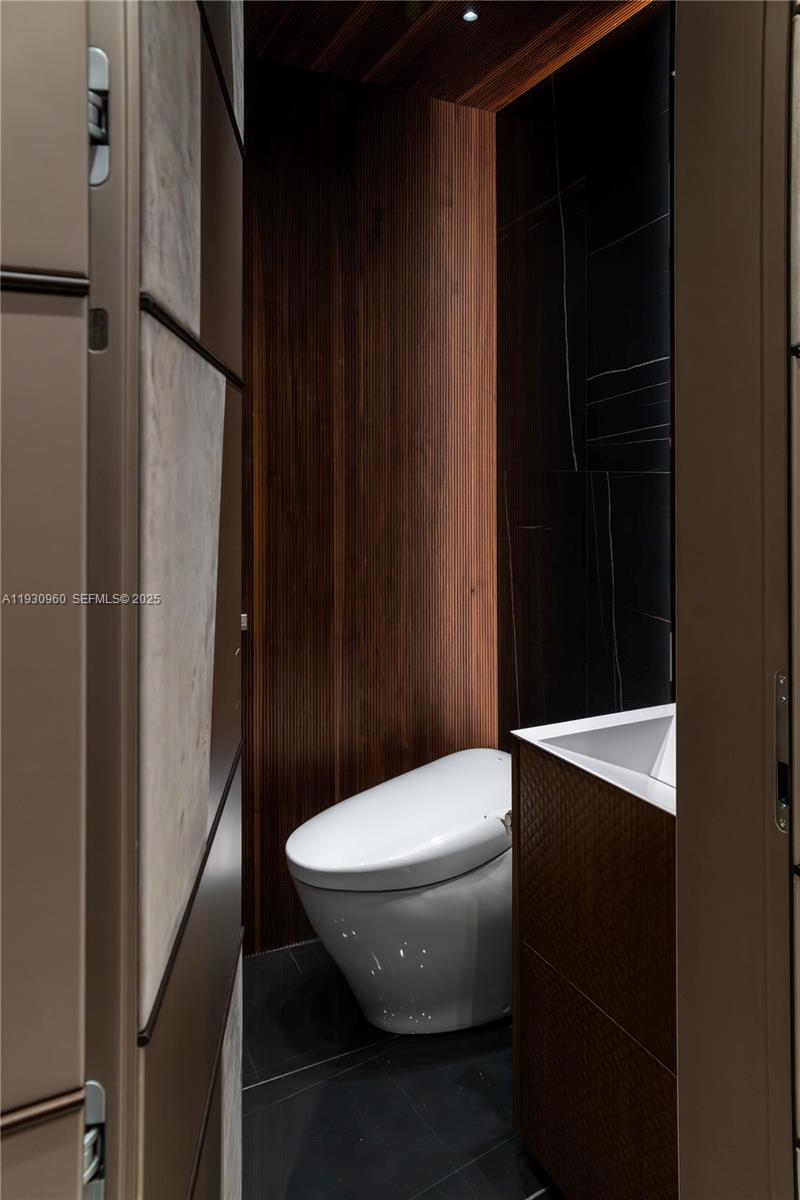 THE PALACE AT BAL HARBOUR - Residential