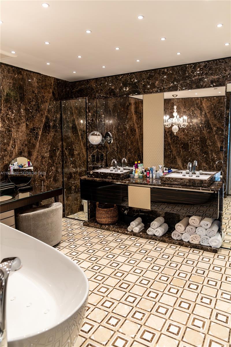 THE PALACE AT BAL HARBOUR - Residential