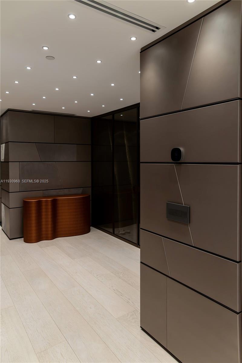 THE PALACE AT BAL HARBOUR - Residential