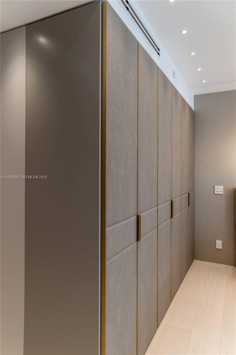 THE PALACE AT BAL HARBOUR - Residential