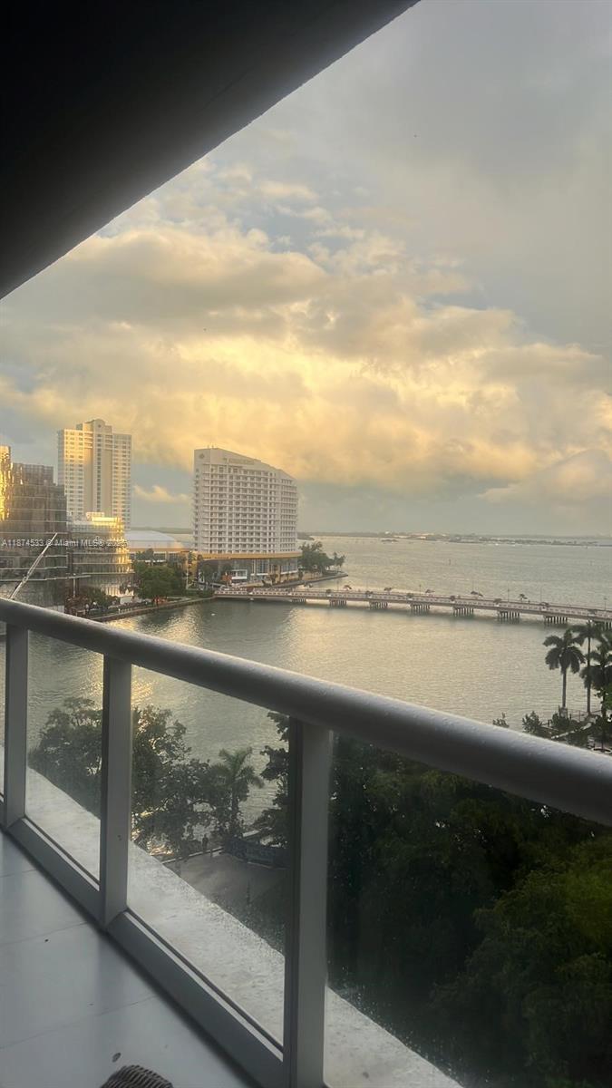 495 Brickell Ave 1007