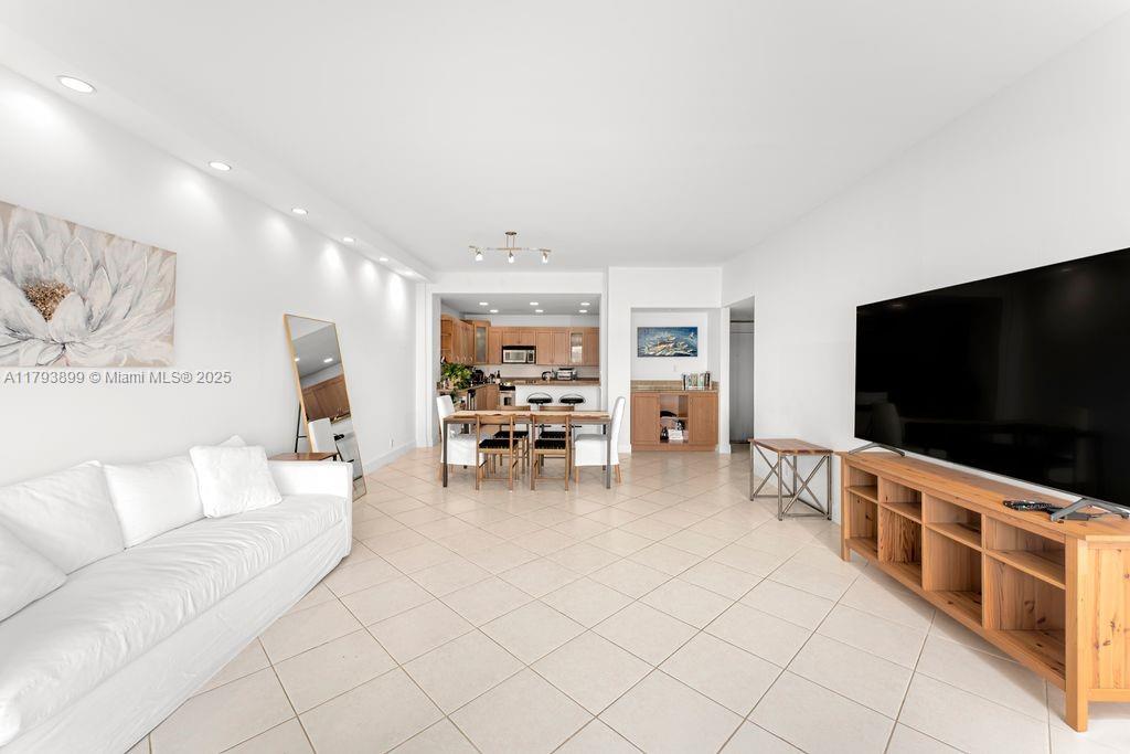 151 Crandon Blvd 926