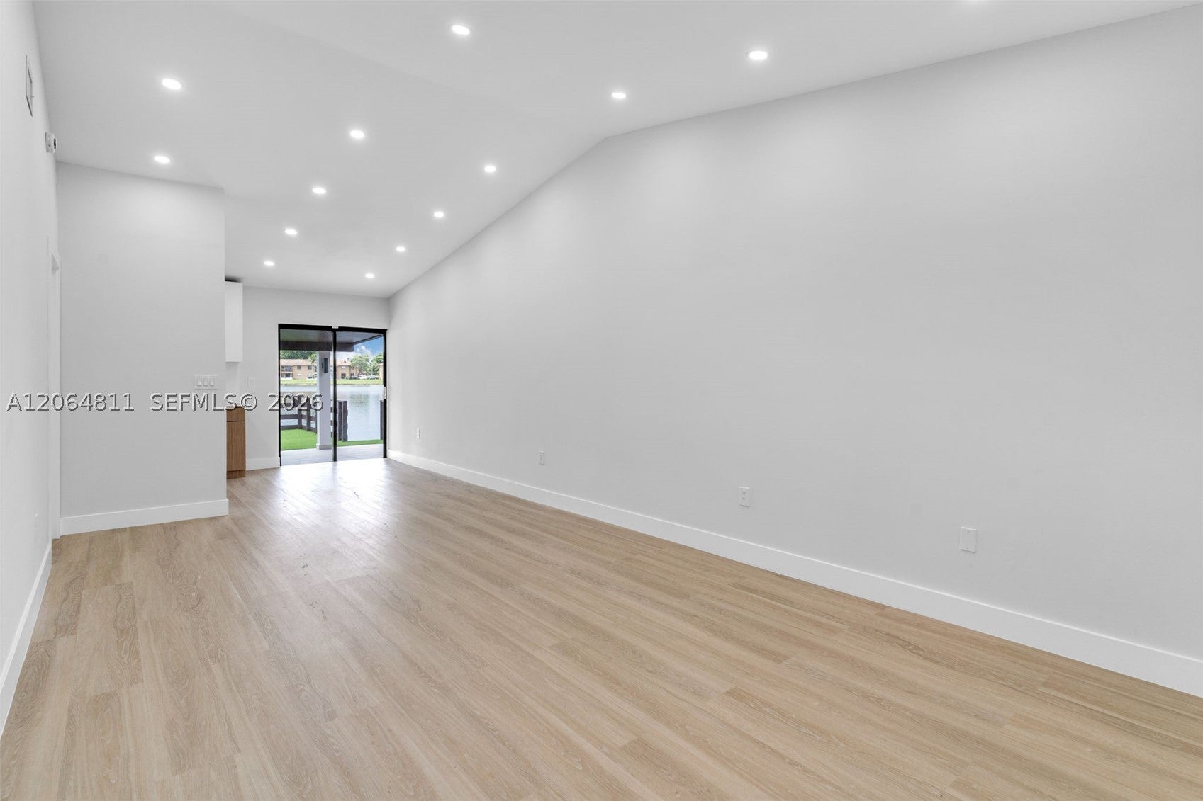 2523 W 65th St