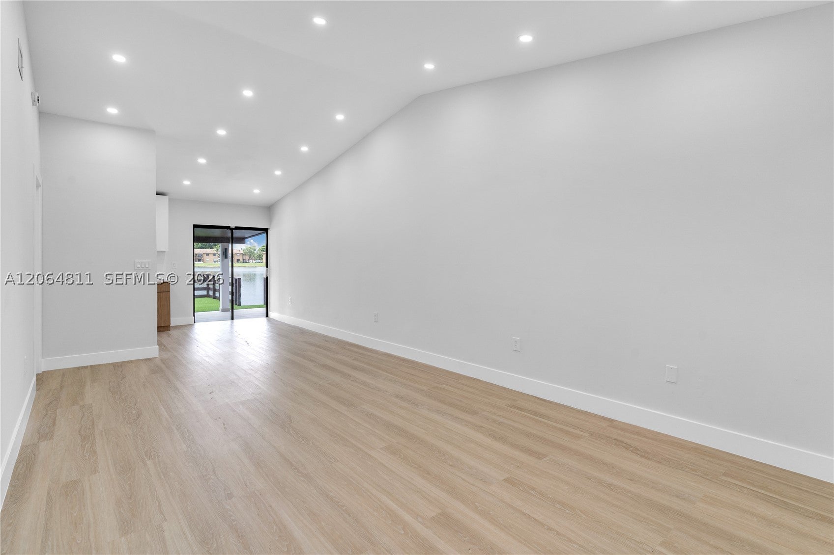 2523 W 65th St