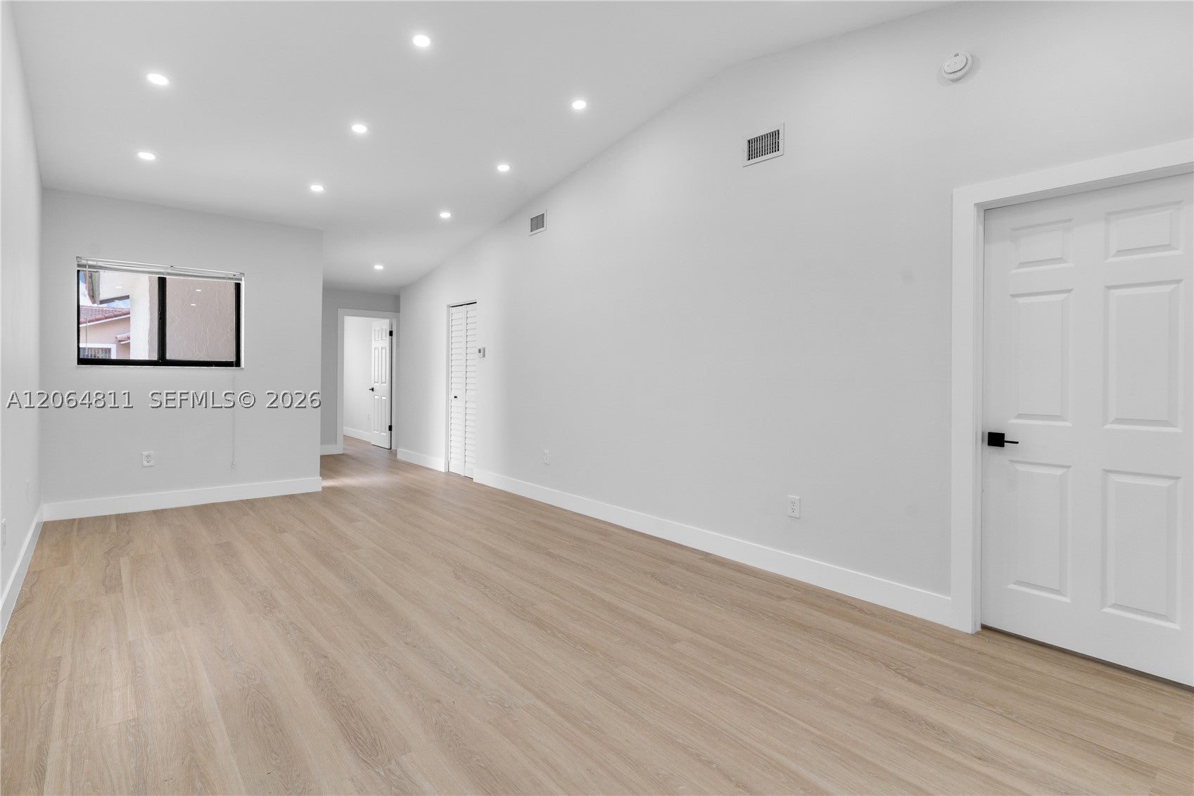2523 W 65th St
