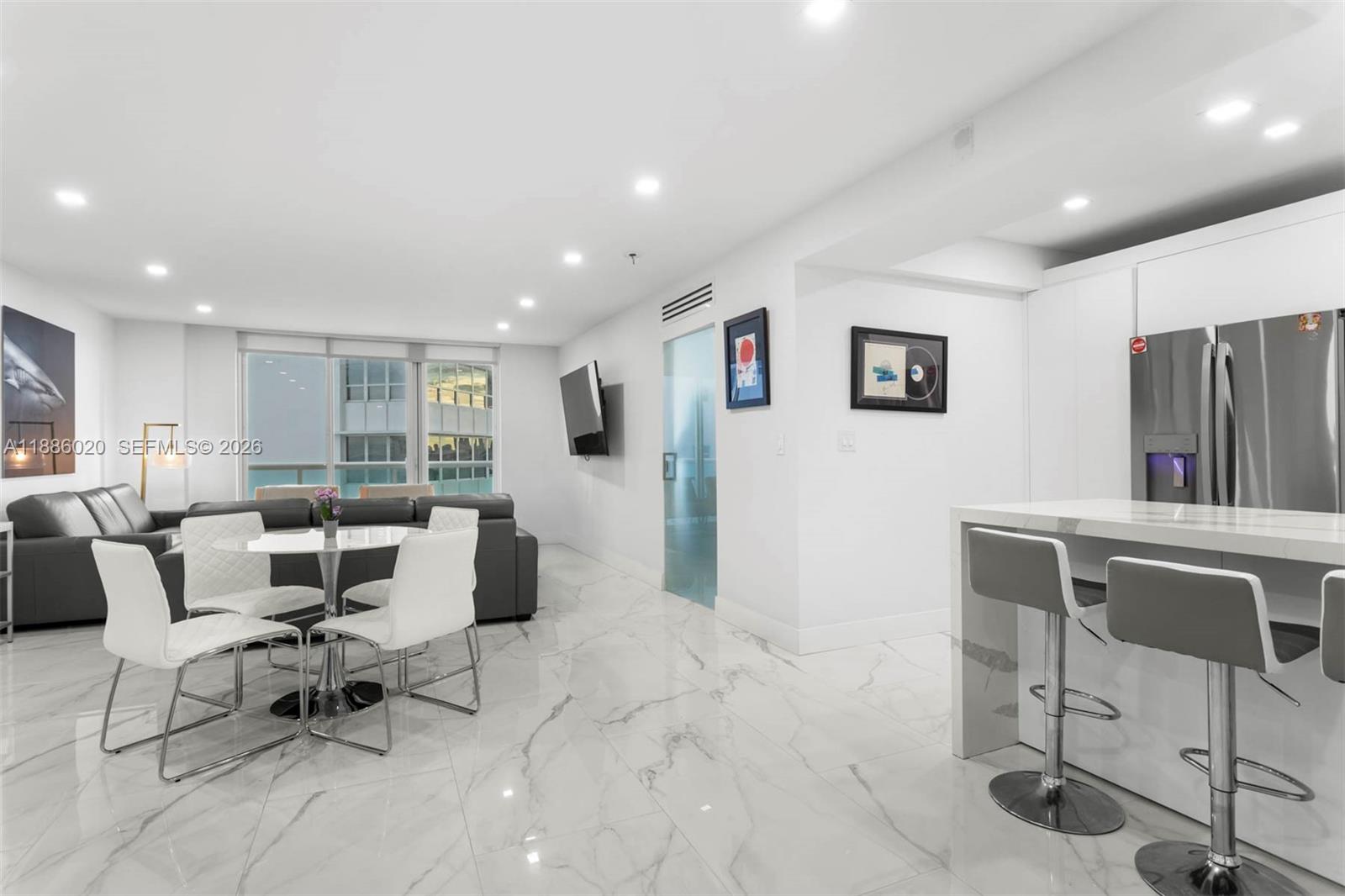 0HE CARRIAGE CLUB SOUTH C - Residential