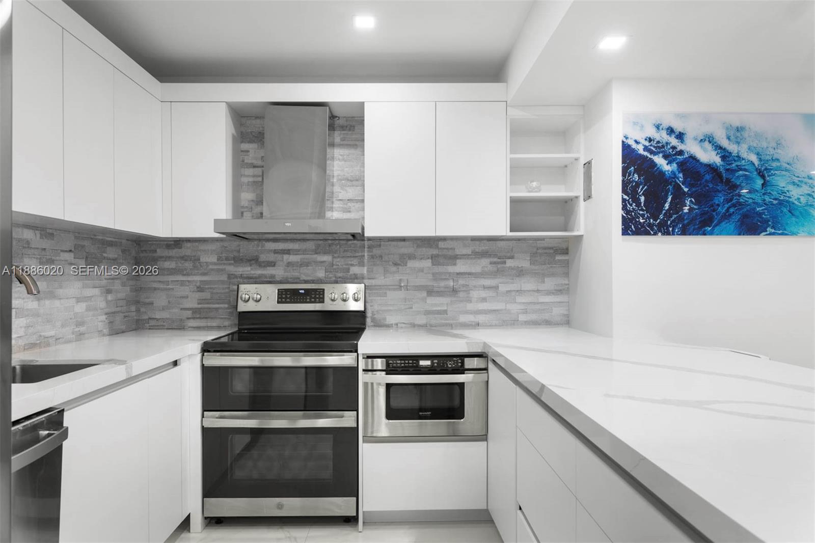 0HE CARRIAGE CLUB SOUTH C - Residential