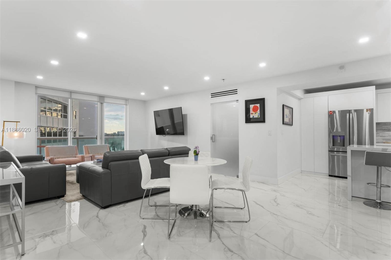 0HE CARRIAGE CLUB SOUTH C - Residential