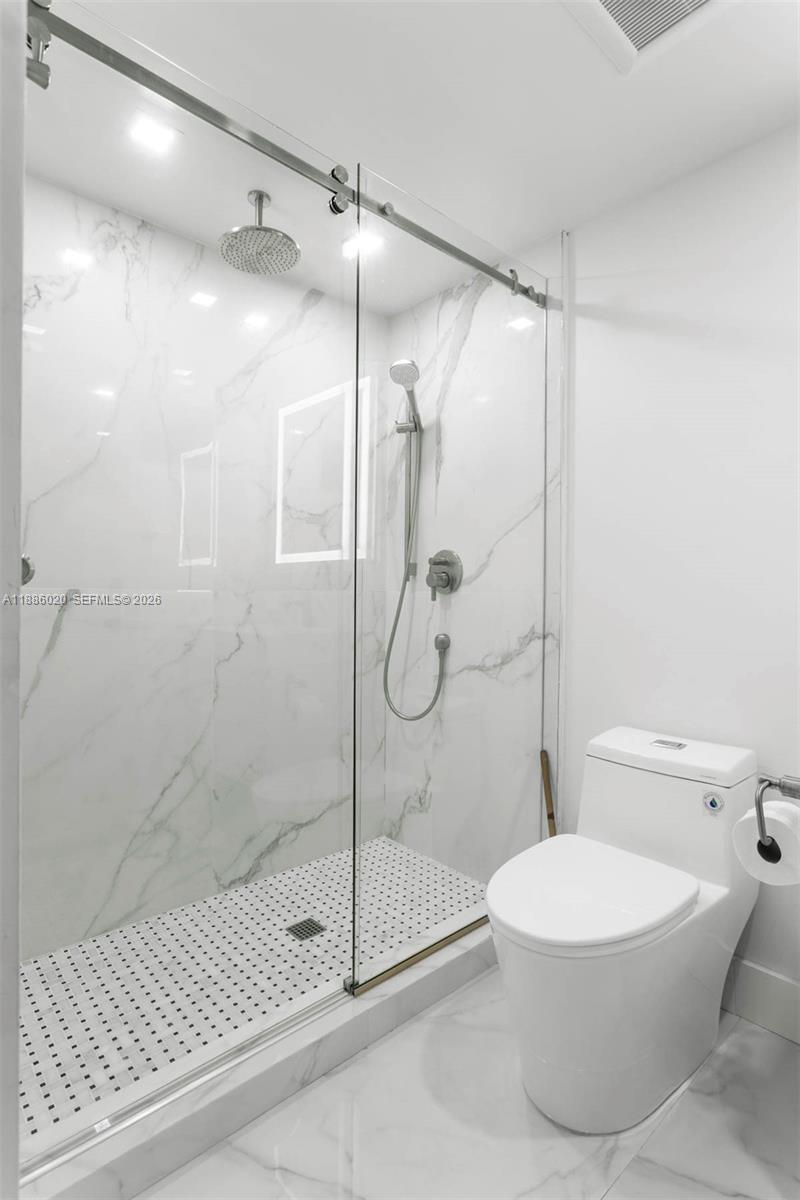 0HE CARRIAGE CLUB SOUTH C - Residential