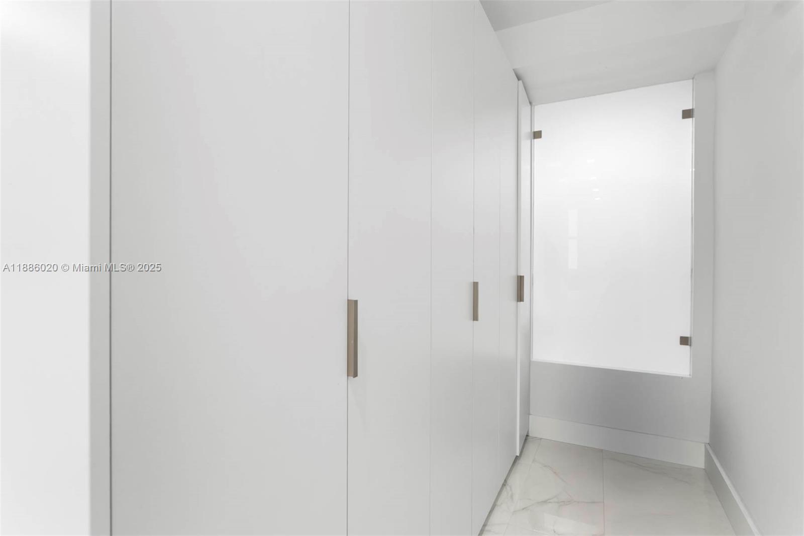 0HE CARRIAGE CLUB SOUTH C - Residential