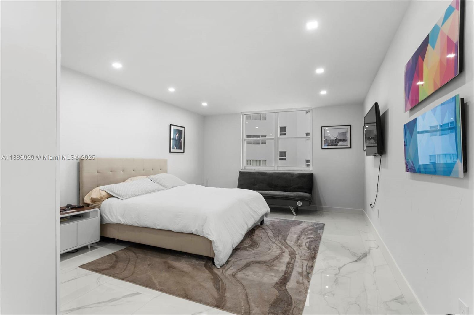 0HE CARRIAGE CLUB SOUTH C - Residential