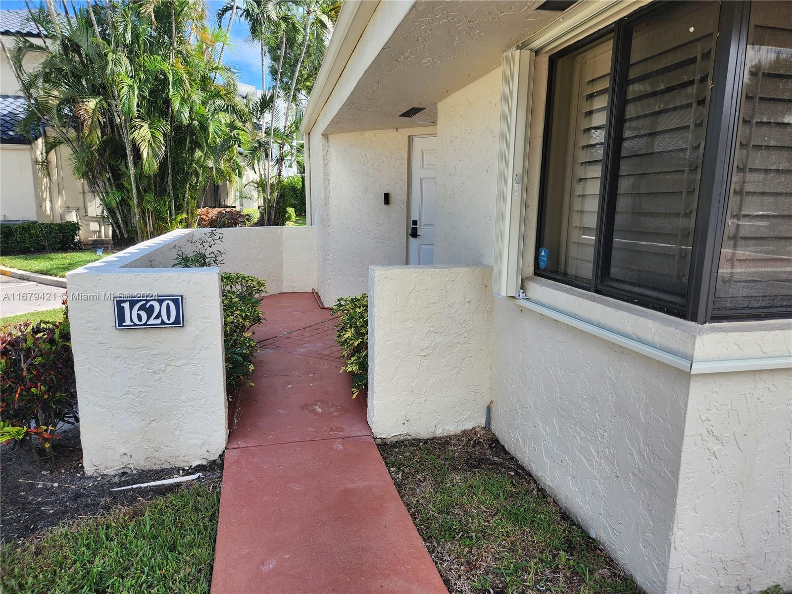 Modern, Fully Renovated 3 Bedroom Villa in Plantation’s Parc Village – Available for Rent!
This fully renovated 3 bedroom, 2 bath corner villa is situated in the heart of Plantation’s Parc Village. The open floor plan features a remodeled kitchen with sleek white cabinetry, black  countertops, and brand-new stainless steel appliances. The bright living area features marble-style tile flooring and opens to a screened patio with tranquil garden views, complete with motorized window blinds for added convenience.The luxurious bathrooms offer frameless glass showers and high-end finishes. Accordion shutters and a new washer/dryer complete this home. Parc Village offers a pool and guest parking. Ideally located near shopping, dining, and malls. Schedule your showing today!