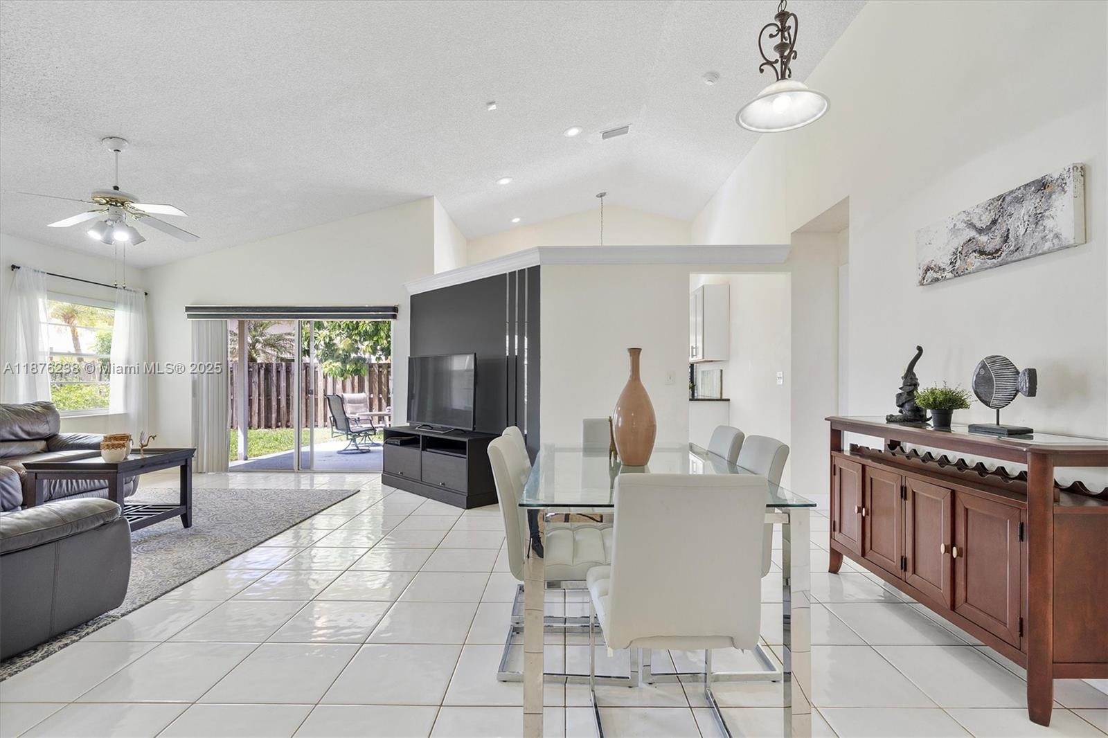 SAWGRASS ESTATES - Residential