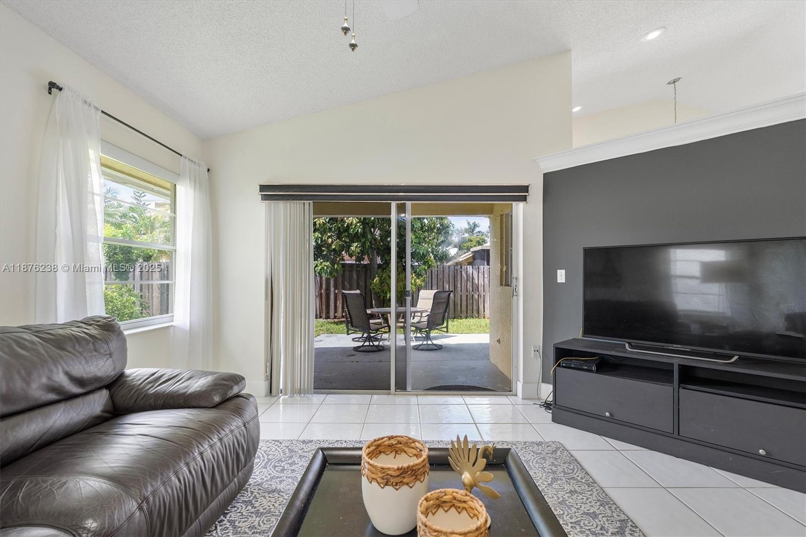 SAWGRASS ESTATES - Residential