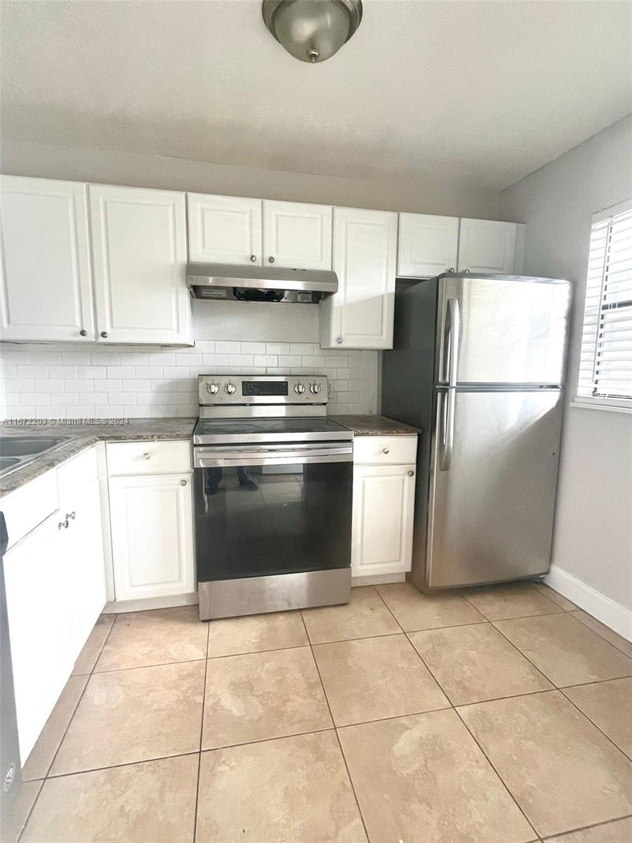 GREAT DEAL ON LARGE AND REMODELED 2/2 IN GREAT AREA NEAR EVERYTHING YOU NEED INCLUDING MAJOR ROADS . LARGE WALK IN CLOSET IN BIG MASTER WITH PRIVATE EXIT TO THE BALCONY WHICH HAS BEAUTIFUL GARDEN VIEW PLUS YOUR OWN WASHER/DRYER CENTRALLY LOCATED BETWEEN FT. LAUDERDALE, SOUTH BEACH AND DOWNTOWN MIAMI. EASY TO VIEW