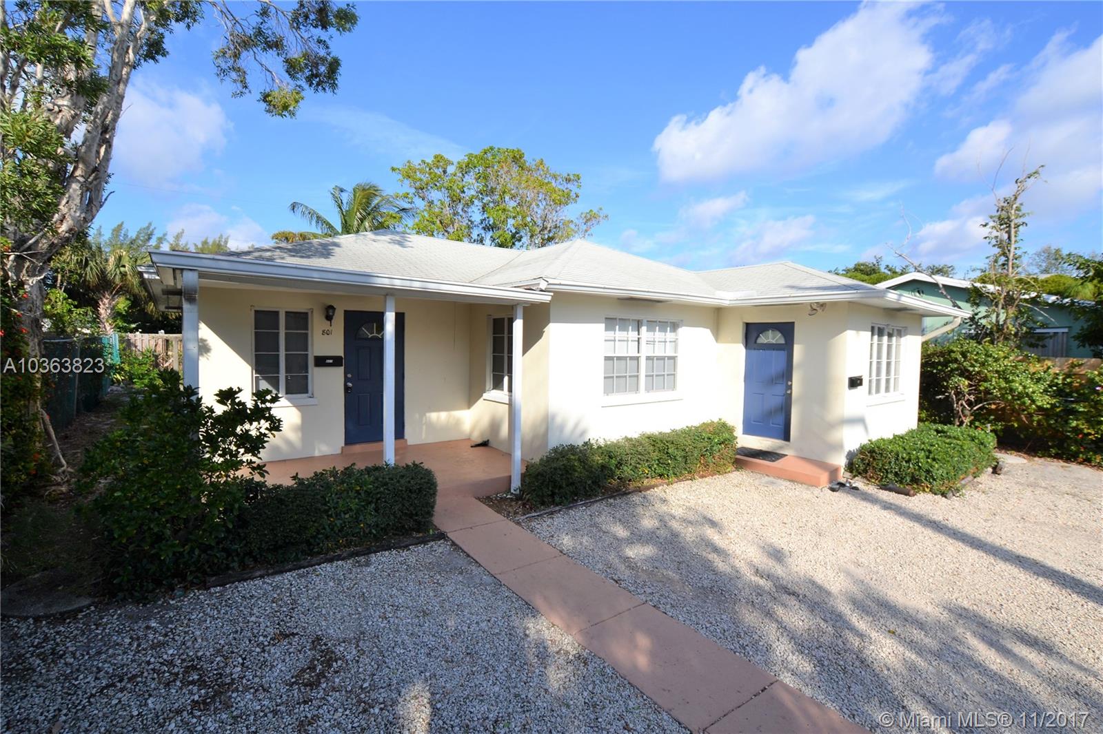 Charming efficiency on North side of Duplex. Great Location in East Boynton , on a large lot Close to Ocean Avenue bridge, Two Georges and Banana Boat. Lots of ambient light. 1 parking spot. No HOA, ready for immediate move in.