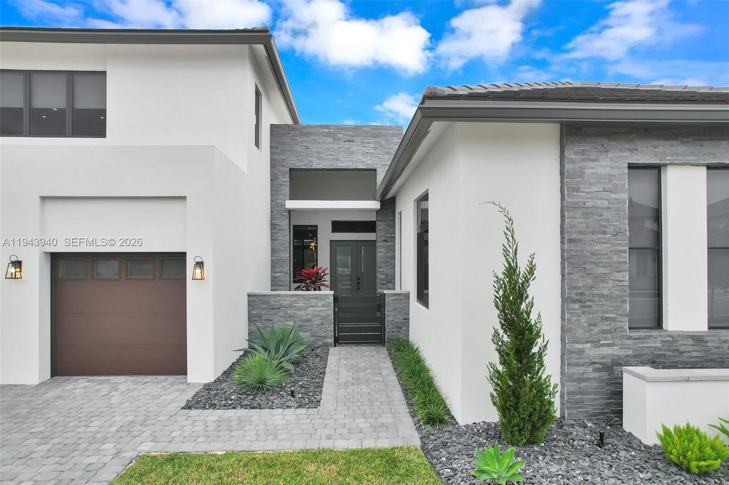 Photo of 5765 SW 104th Ter, Cooper City, FL 33328 (MLS # A11943940)