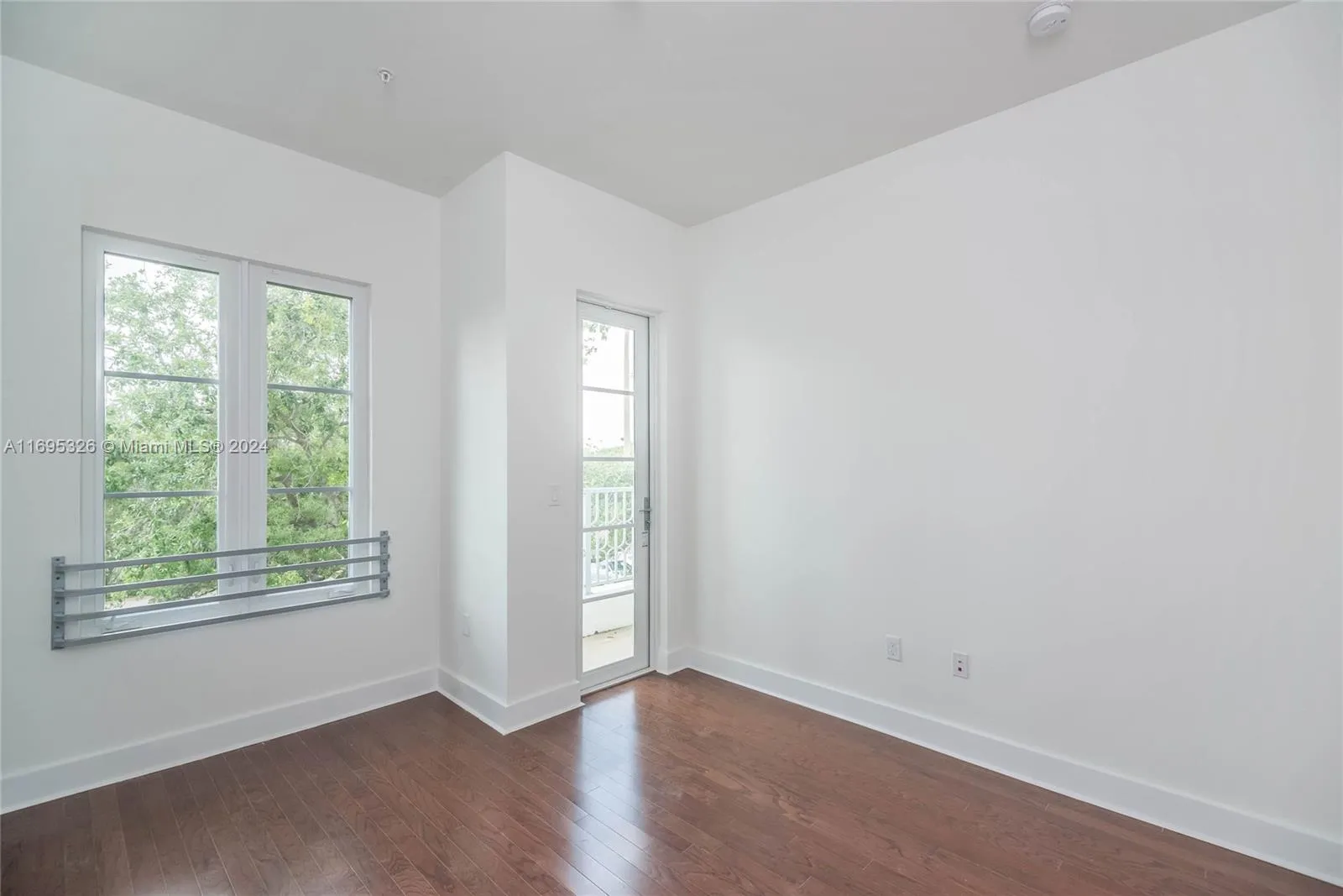 Coral Gables, Florida 33134, United States, 3 Bedrooms Bedrooms, ,4 BathroomsBathrooms,Residential,Pending,82229