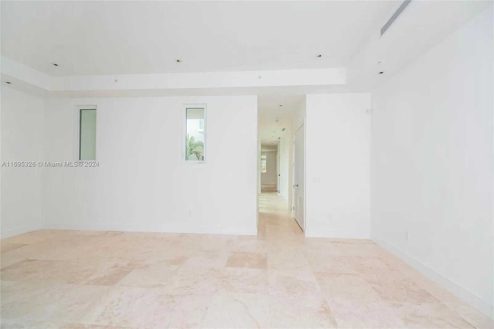 Coral Gables, Florida 33134, United States, 3 Bedrooms Bedrooms, ,4 BathroomsBathrooms,Residential,Pending,82229