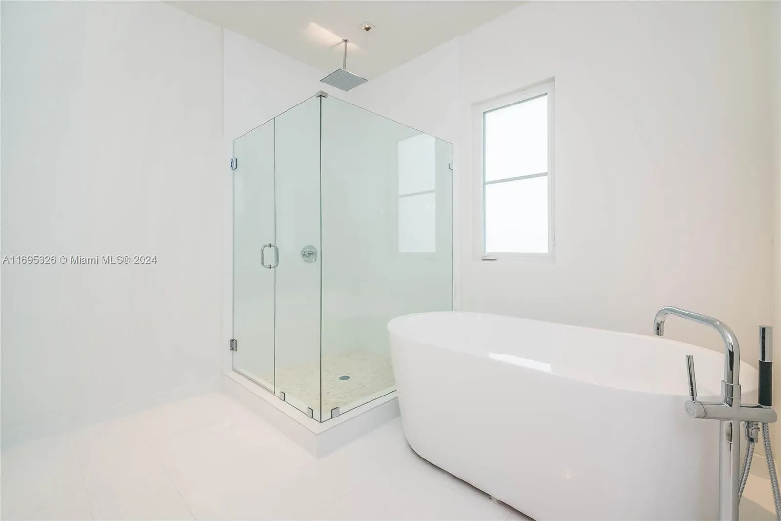 Coral Gables, Florida 33134, United States, 3 Bedrooms Bedrooms, ,4 BathroomsBathrooms,Residential,Pending,82229