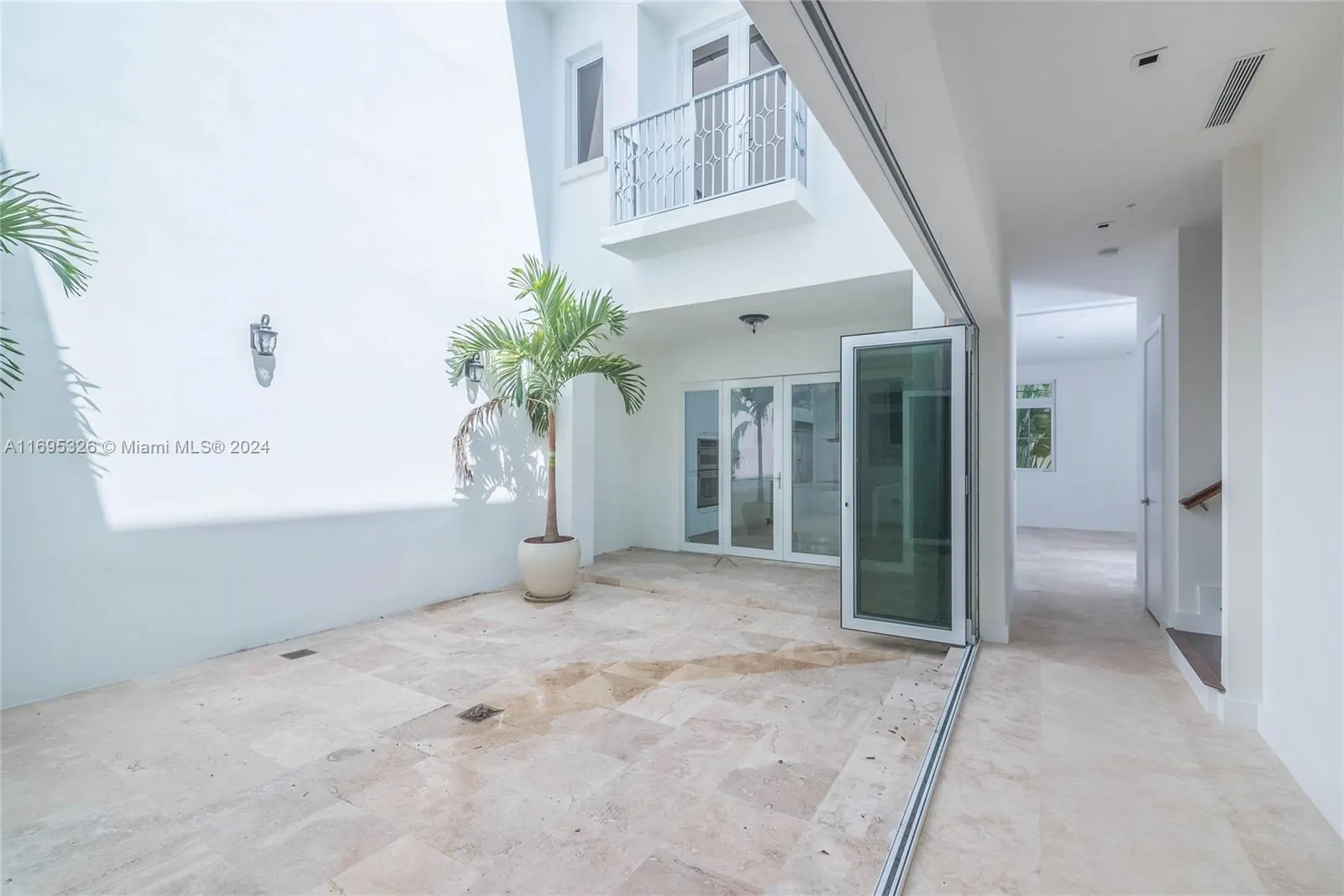 Coral Gables, Florida 33134, United States, 3 Bedrooms Bedrooms, ,4 BathroomsBathrooms,Residential,Pending,82229