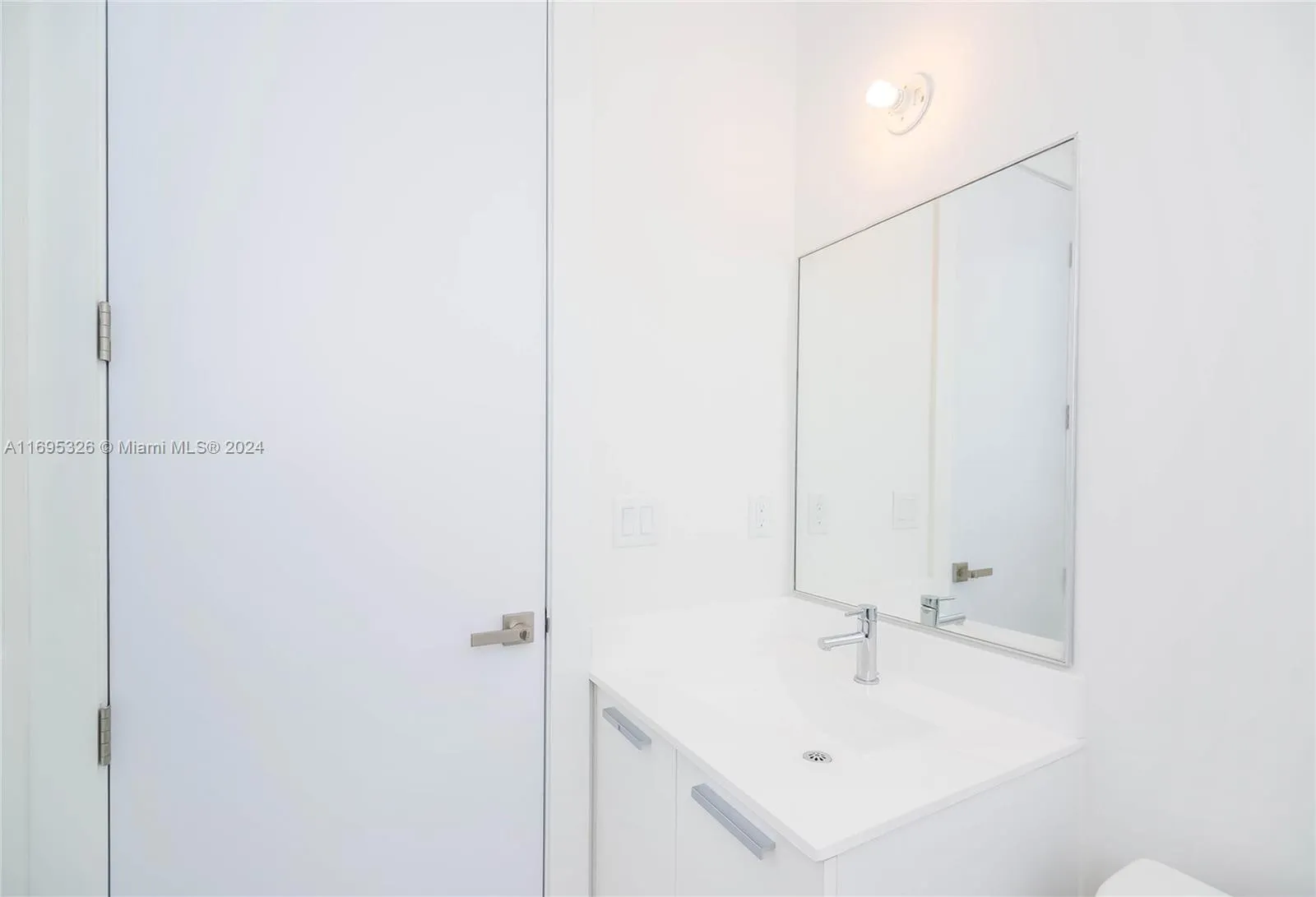 Coral Gables, Florida 33134, United States, 3 Bedrooms Bedrooms, ,4 BathroomsBathrooms,Residential,Pending,82229