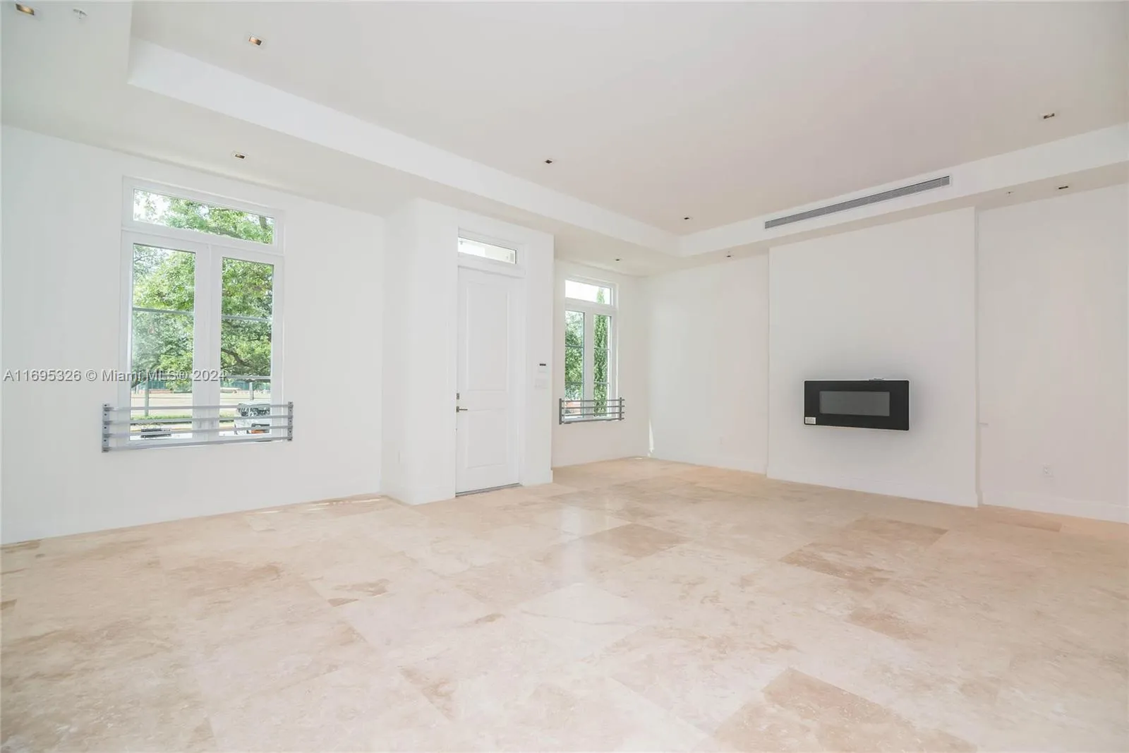 Coral Gables, Florida 33134, United States, 3 Bedrooms Bedrooms, ,4 BathroomsBathrooms,Residential,Pending,82229