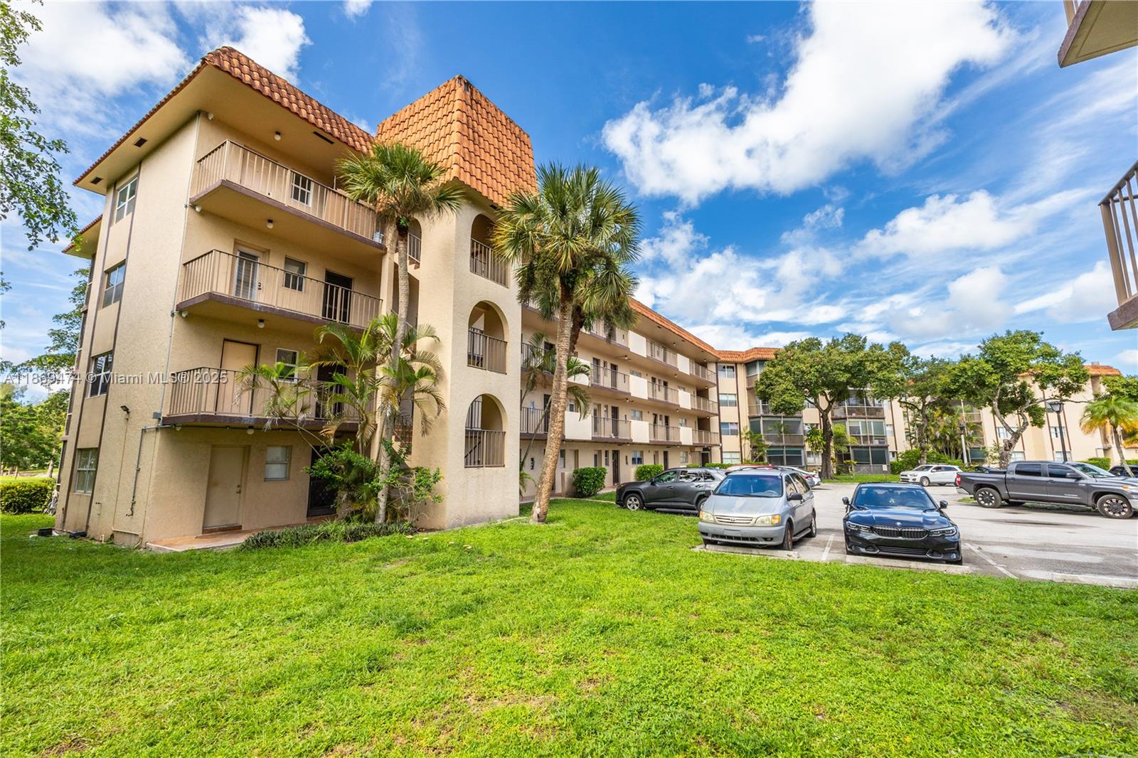 INVERRARY COUNTRY CLUB - Residential