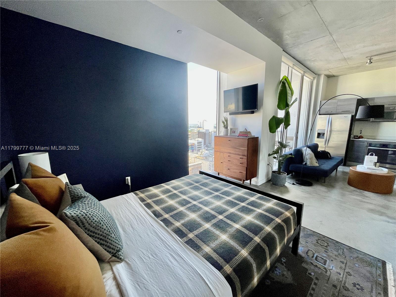 Charming and Modern Loft fully furnished in the heart of Downtown. Spectacular building located a few steps from the Brickell area. This apt features a modern design with polished concrete floors, 10 ft. ceilings, Italian cabinetry & stainless steel appliances. Washer & dryer inside of the unit. Walking distance to restaurants & entertainment! Amenities: 24 hrs. Concierge, 24 hrs. Valet, Pool rooftop, gym, TV room, lounge, etc. Fully furnished, cable and internet included, available June 1st.