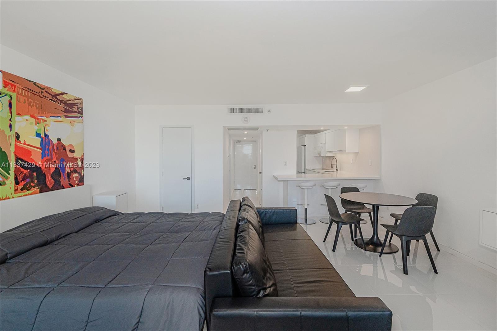 100 Lincoln Rd 519