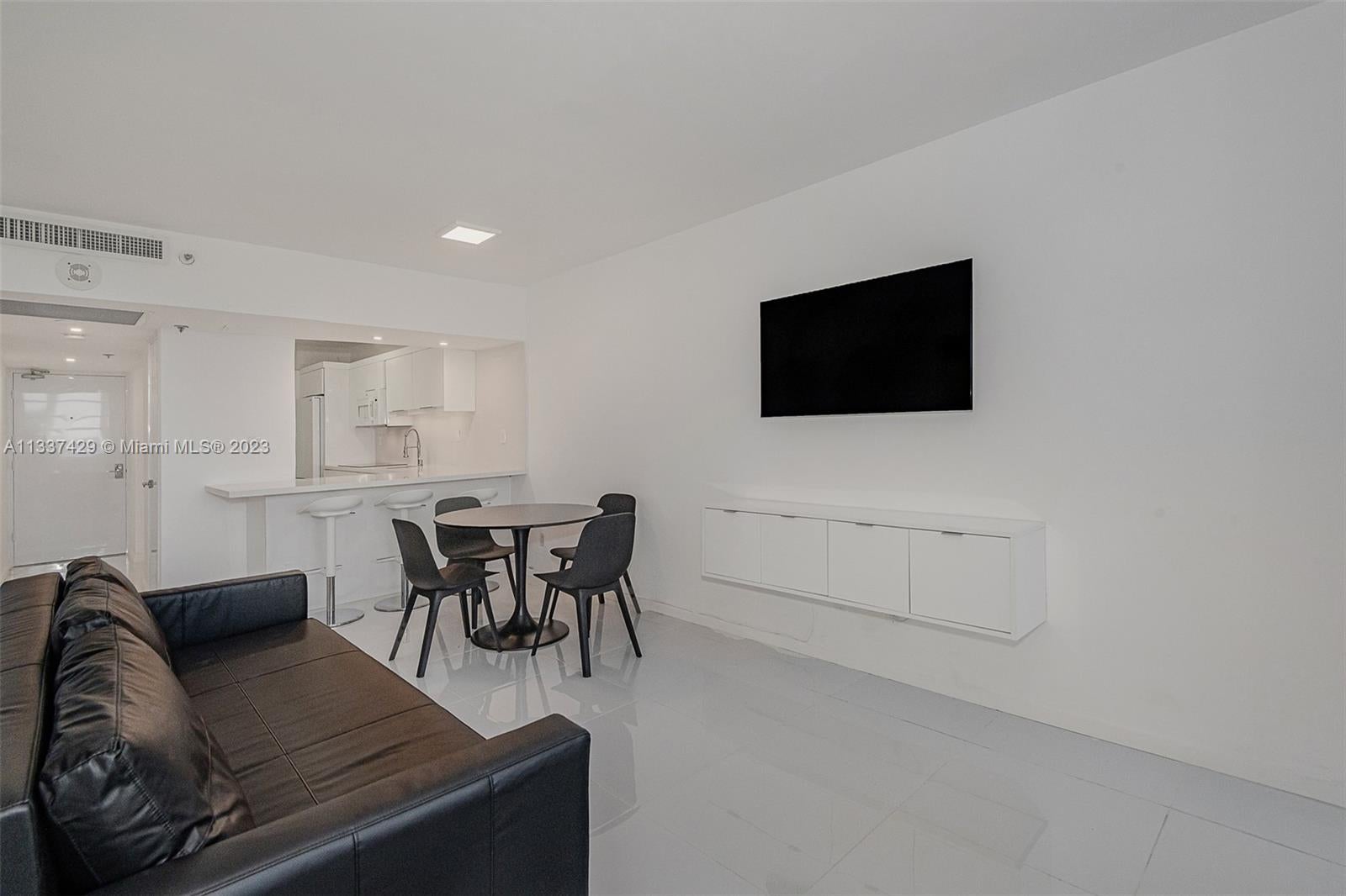 100 Lincoln Rd 519