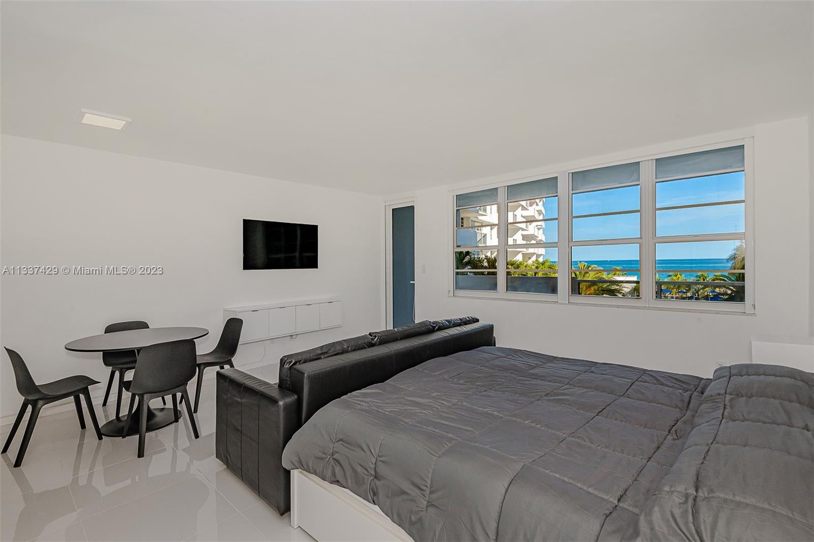 100 Lincoln Rd 519