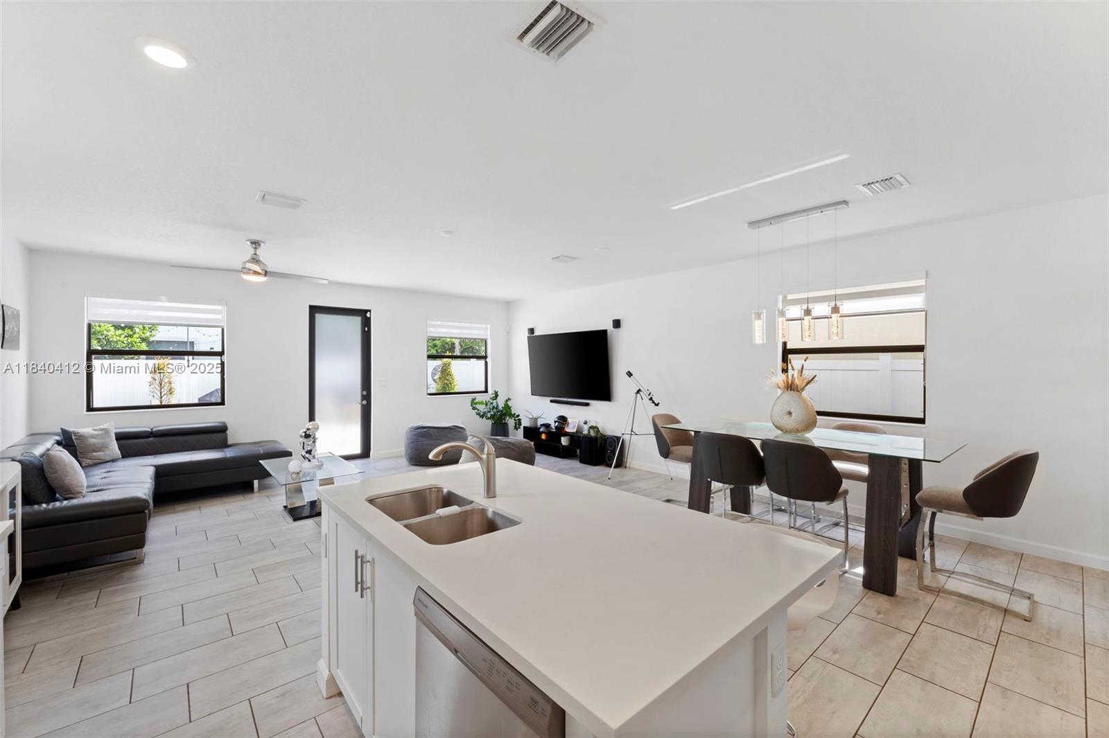 AQUABELLA NORTH - Residential