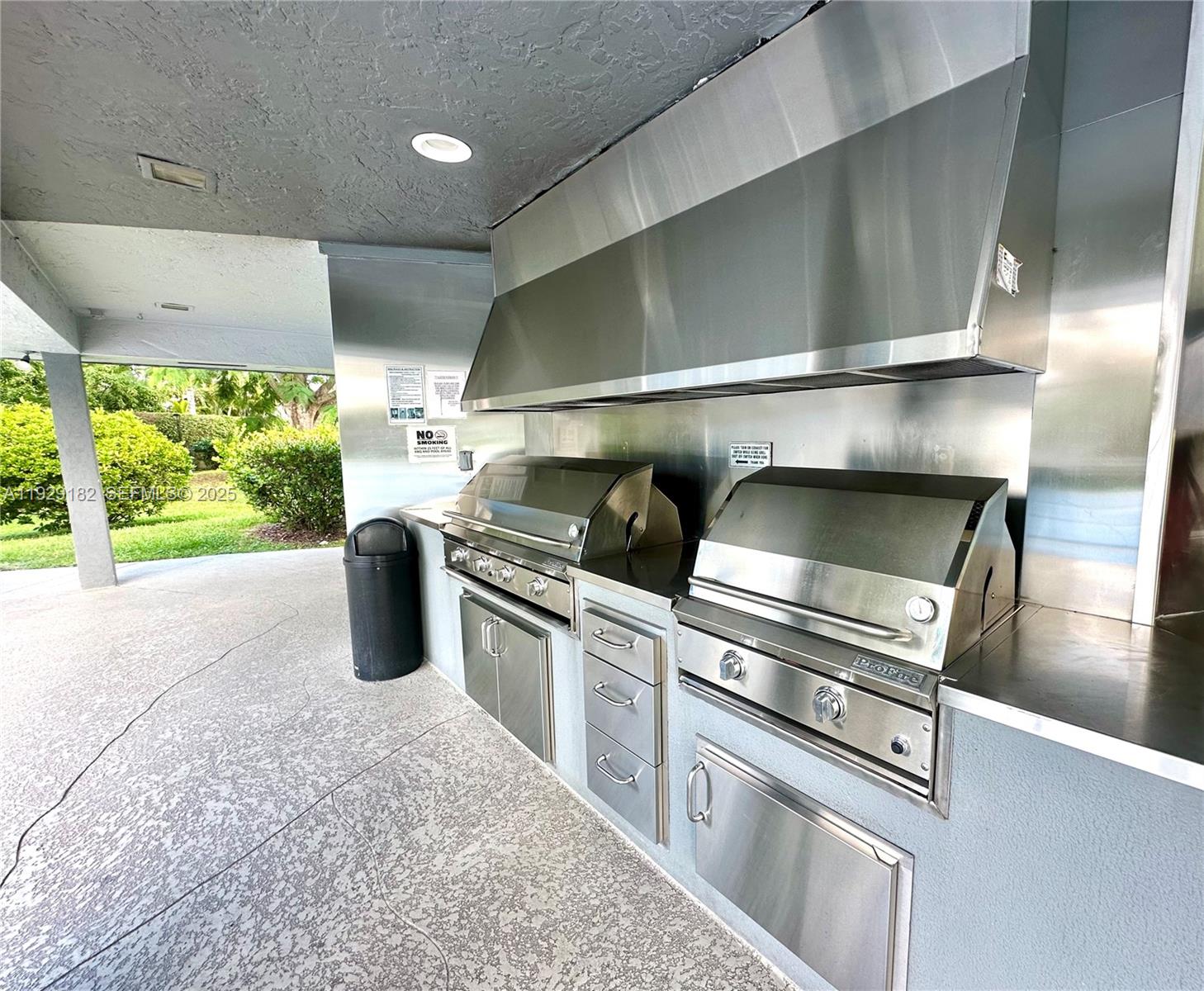 HOLLYBROOK GOLF AND - Residential