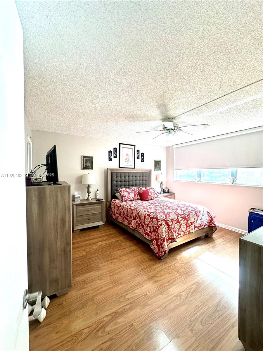 HOLLYBROOK GOLF AND - Residential