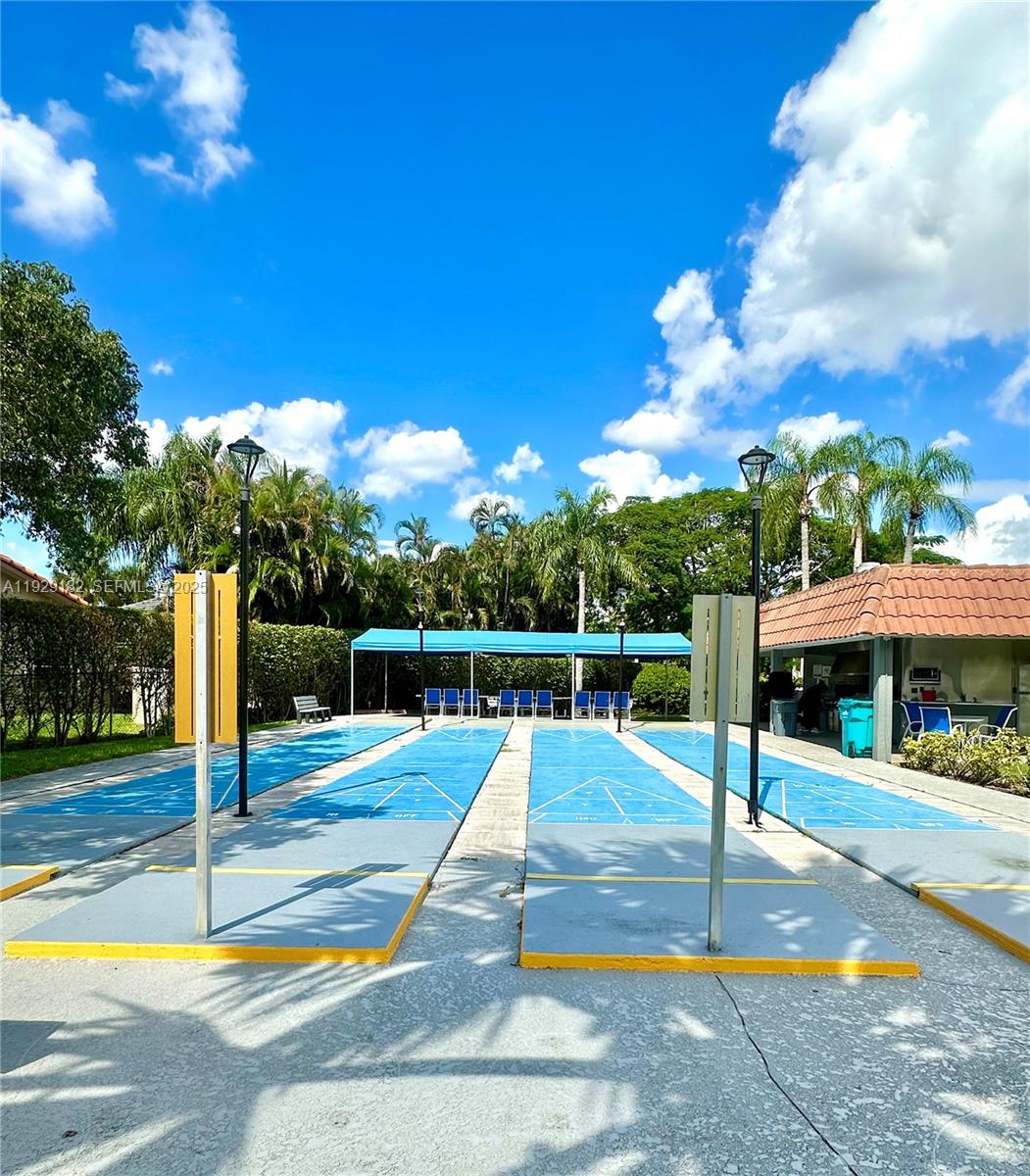 HOLLYBROOK GOLF AND - Residential