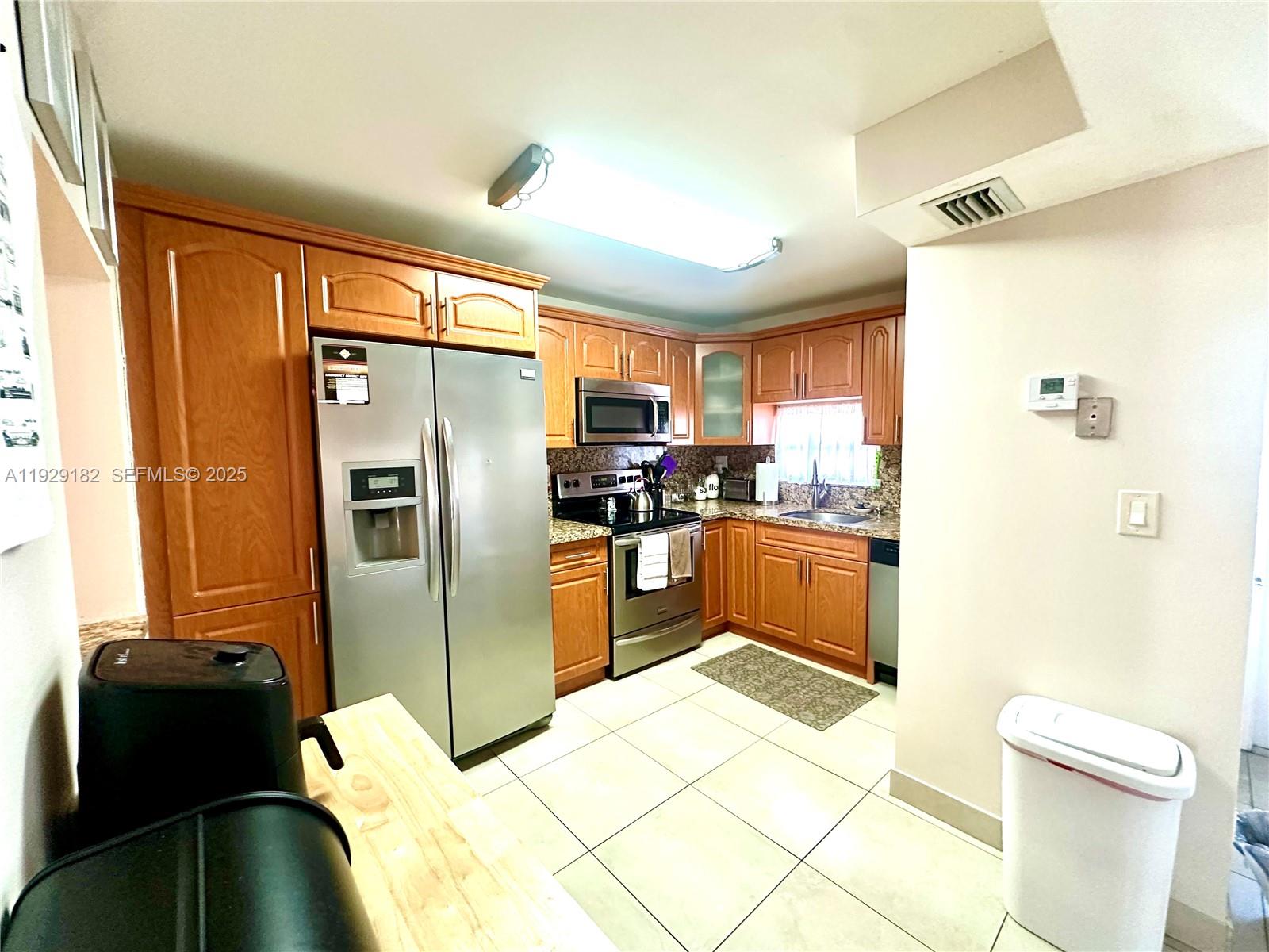 HOLLYBROOK GOLF AND - Residential