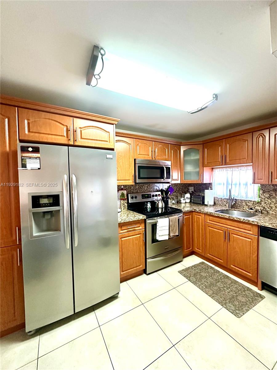 HOLLYBROOK GOLF AND - Residential