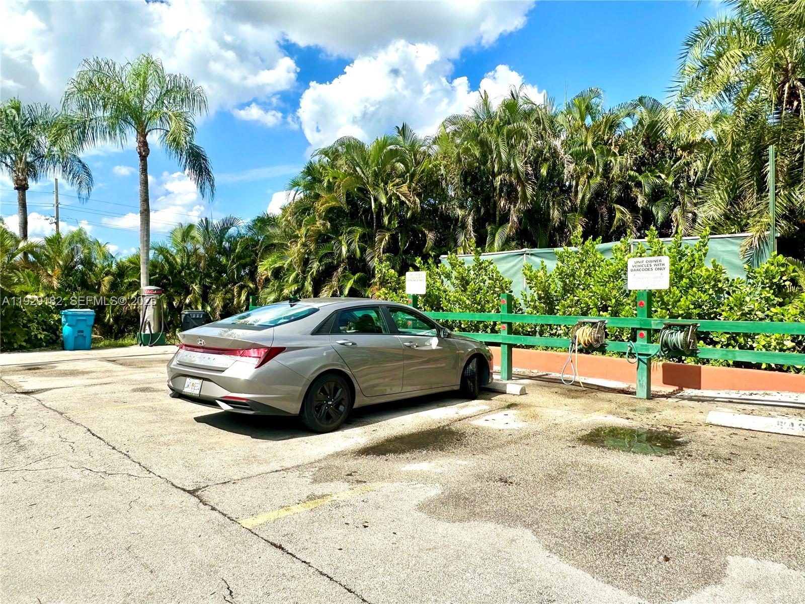 HOLLYBROOK GOLF AND - Residential