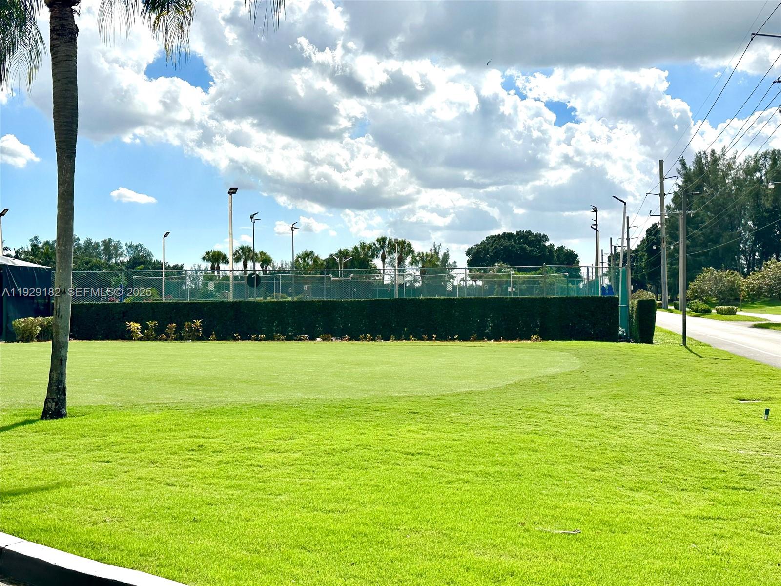 HOLLYBROOK GOLF AND - Residential