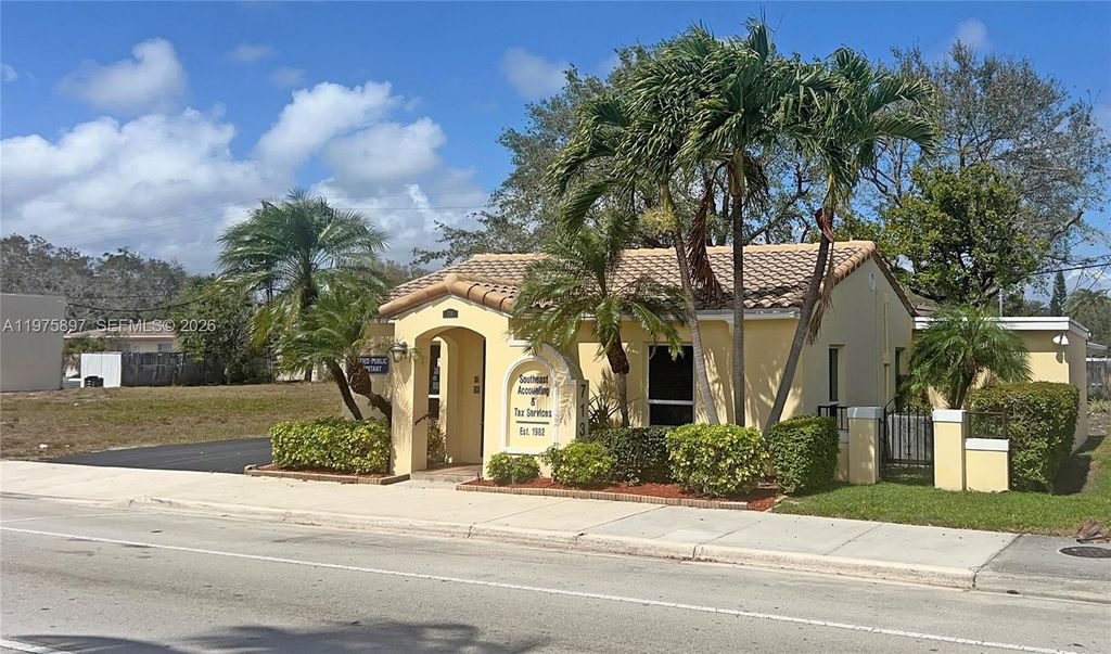 Photo of 713 E Atlantic Blvd, Pompano Beach, FL 33060 (MLS # A11975897)