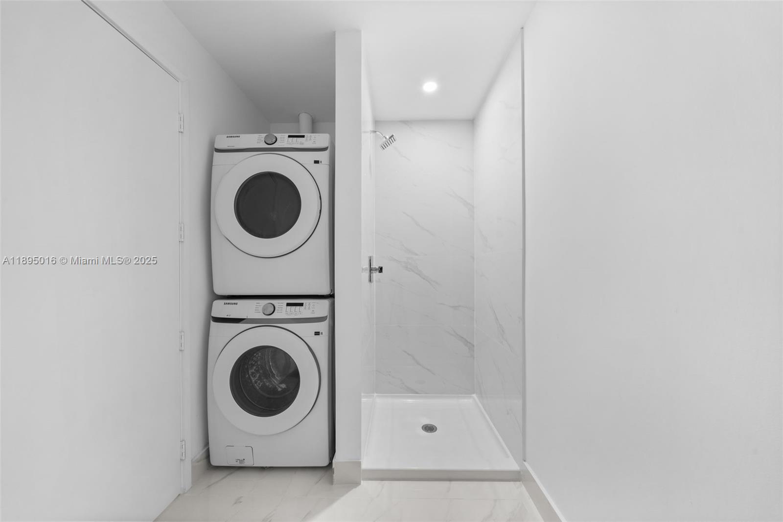 ARIA RESERVE SOUTH - Residential Lease