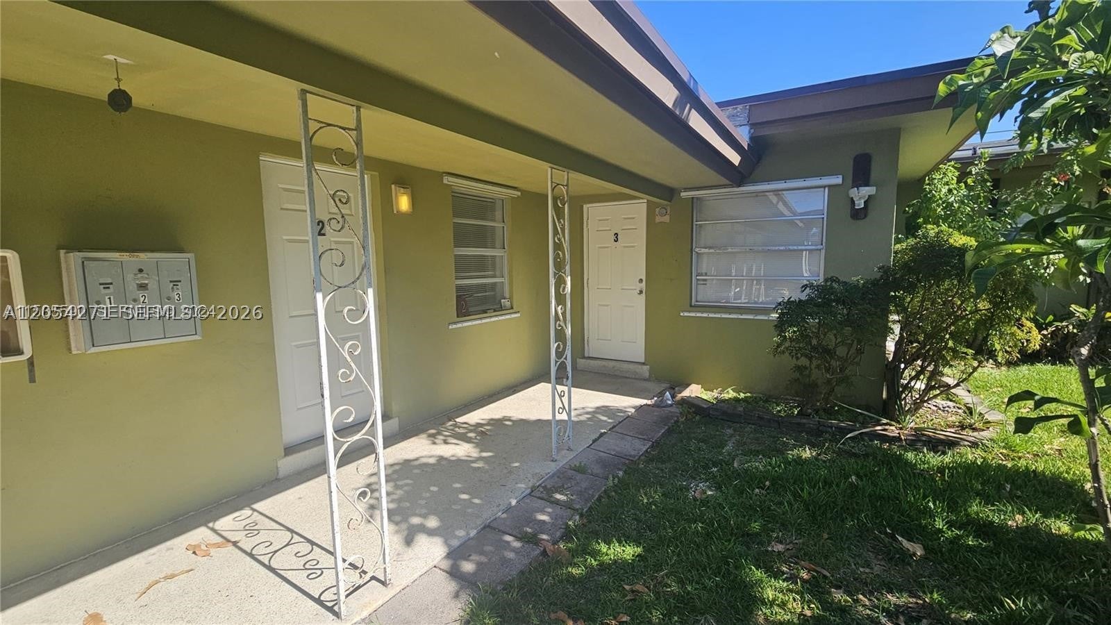 808 NE 10th St 3
