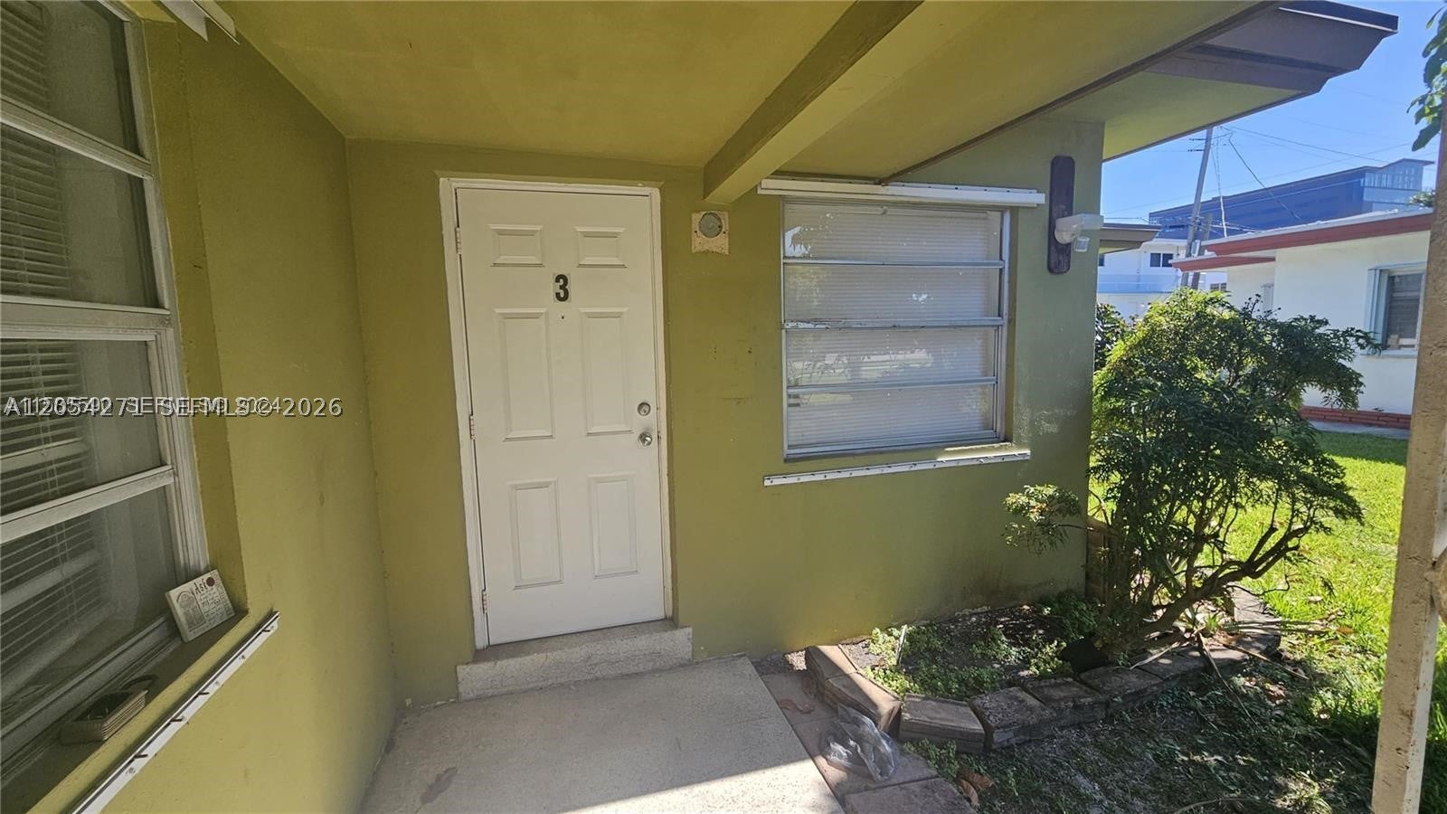 808 NE 10th St 3