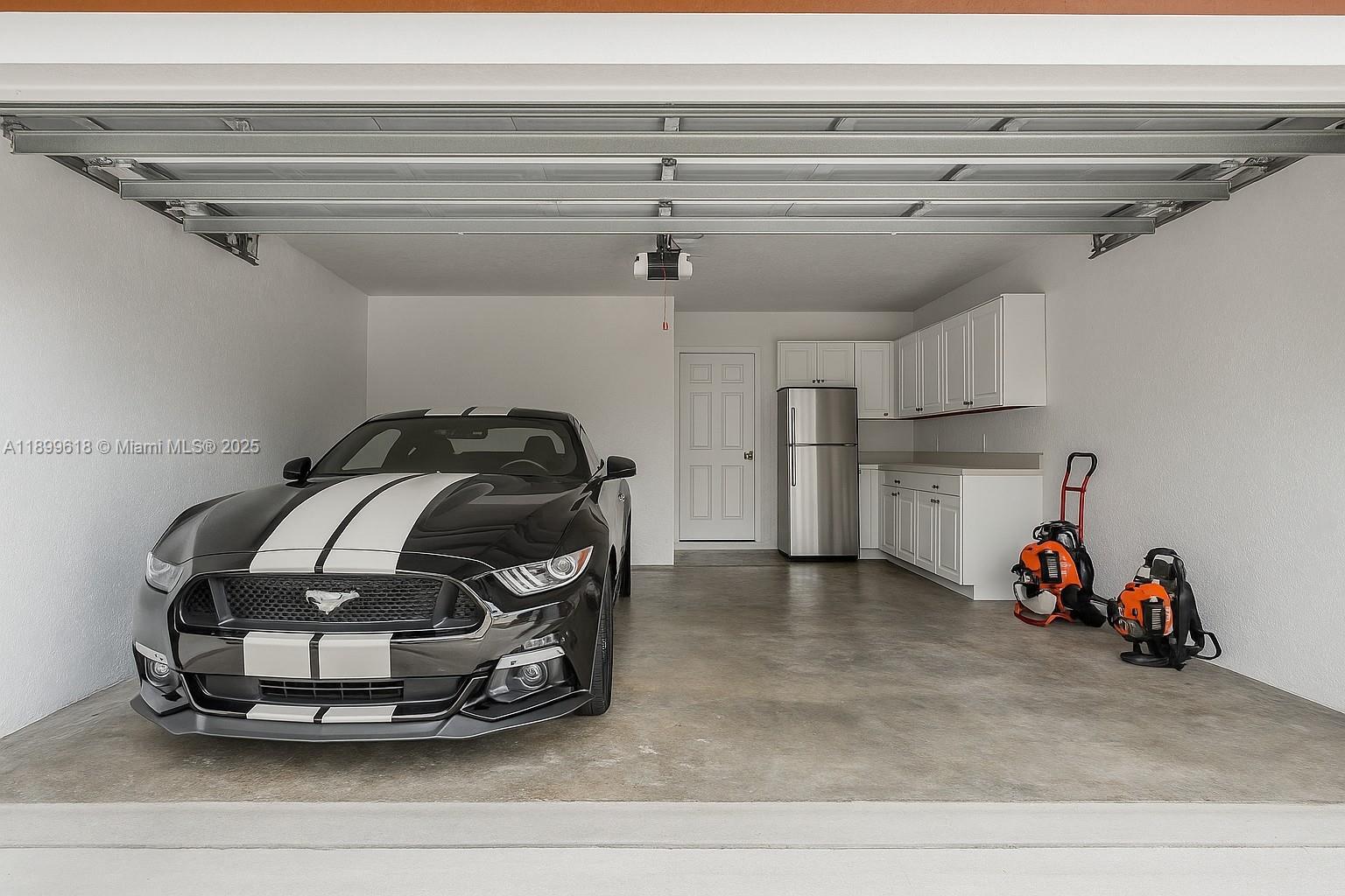 HOLIDAY SPRINGS EAST - Residential