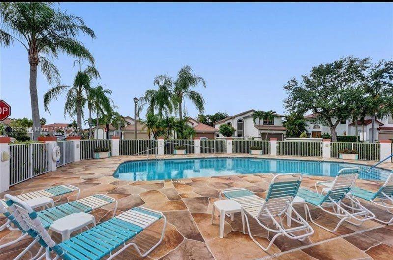 HOLIDAY SPRINGS EAST - Residential