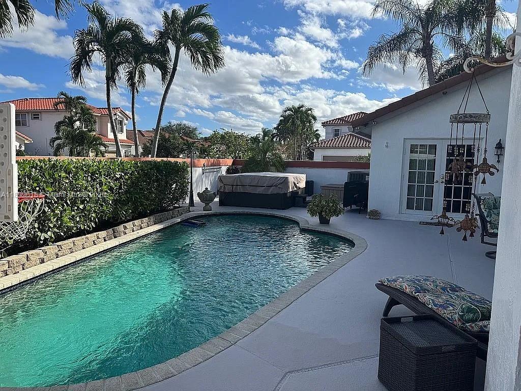 HOLIDAY SPRINGS EAST - Residential