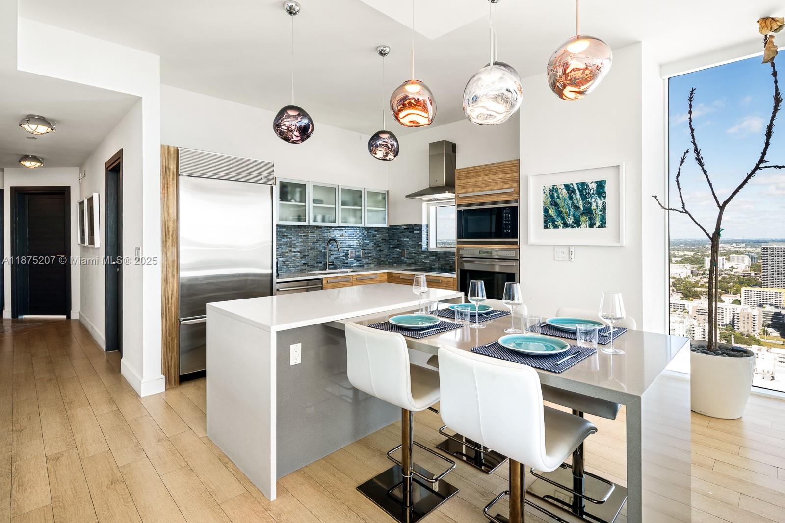 PARAMOUNT BAY CONDO - Residential