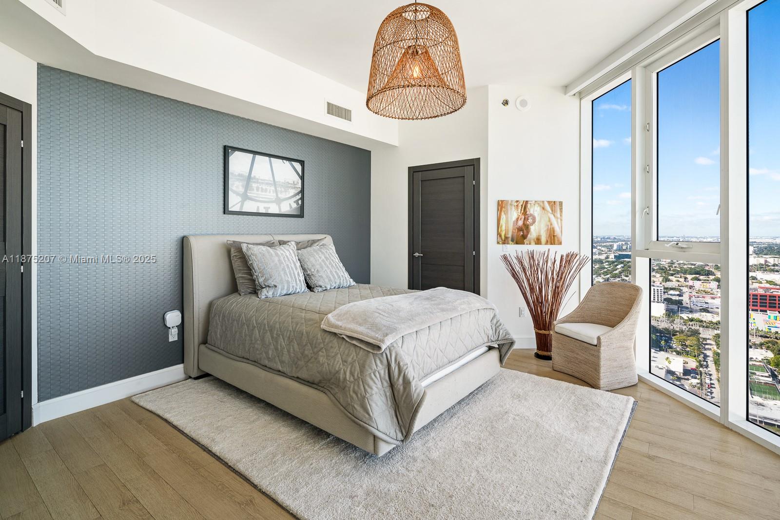 PARAMOUNT BAY CONDO - Residential